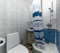 Четырехместный Стандартный номер с Балконом в гостевом доме SV на 3 этаже в Милка