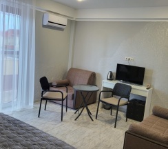 Четырехместный номер с балконом в GB