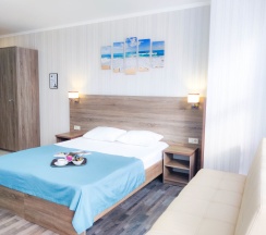 Люкс с балконом и с красивым видом из окна в Camelia