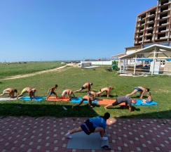 Полулюкс на троих-четверых гостей с балконом и видом во двор (в корпусе Б) в Оптимист