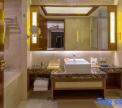 Двухместный семейный номер Deluxe с видом на сад в Jinghai Hotel & Resort