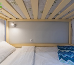 Просторная комната для большой компании с отдельным входом. в Star home