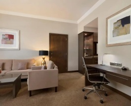 Двухместный люкс (двуспальная кровать) в Ramada by Wyndham Abu Dhabi Downtown