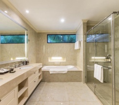 Вилла с 3 комнатами с видом на бассейн в Vinpearl Resort & Spa Nha Trang Bay