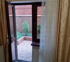 Четырехместный номер с отдельным выходом во двор в Guest house city center