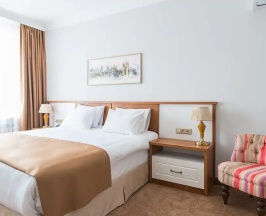Двухместный полулюкс (двуспальная кровать) в Kaspi boutique hotel