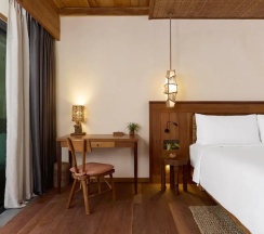 Двухместный номер Deluxe с балконом и с видом на сад (двуспальная кровать) в Dinso Resort & Villas Ko Chang, Vignette Collection