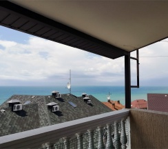 Семейный двухкомнатный с террасой и видом на море в Aqualife