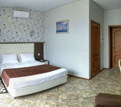 Семейный номер(двуспальная кровать, кресло-кровать) в Ленивый тюлень