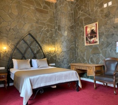Комната в замке с одной кроватью и ванной в Валерия