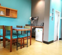 Четырёхместный семейный номер Standard с видом на сад в 60 Bluehouse - Hostel