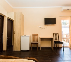 3х местный номер с балконом в Dream House