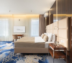 Апартаменты для 5 гостей в V Hotel&Rooftop lounge