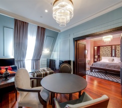 Люкс с видом на улицу или во внутренний двор в Dom Boutique Hotel