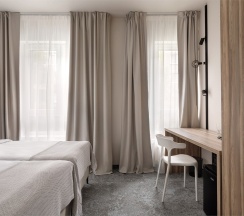 Семейный Люкс с 1 кроватью King-size или 2 односпальными кроватями 90х200см в Нега