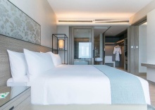 Двухместный люкс с видом на море двуспальная кровать в Holiday Inn & Suites Rayong City Centre, an IHG Hotel