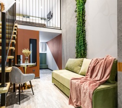 Двухуровневые апартаменты для троих гостей в Smart Hotel Kantemirovsky