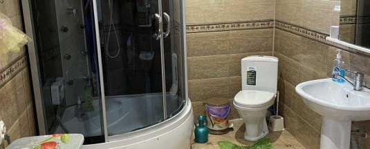 Комната стандарт с 1 односпальной и 1 двуспальной кроватью (удобства на этаже) в Как дома