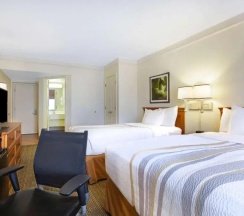 Четырёхместный номер Deluxe в La Quinta Inn by Wyndham Austin Capitol / Downtown