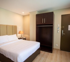 Двухместный номер Standard двуспальная кровать в Capital O 461 Asrodel Hotel