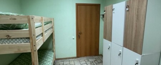 Шестиместный номер с двухъярусными  кроватями 203 в Уютный дом