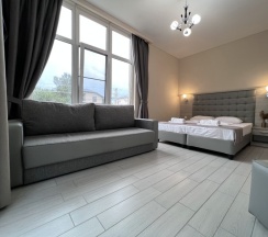 Luxe с балконом в Moon