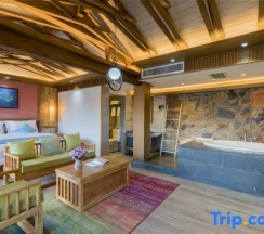 Люкс с балконом и с видом на горы в Manty House