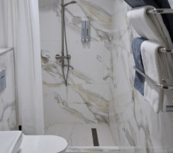 Двухместный Номер 3 этаж Улучшенный с балконом и с видом на горы двуспальная кровать в Девичьи косы