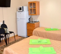 Трехместный номер эконом-класса с общей ванной комнатой в Русская усадьба