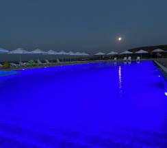 3-местный 2-комнатный номер полулюкс семейный в Ника