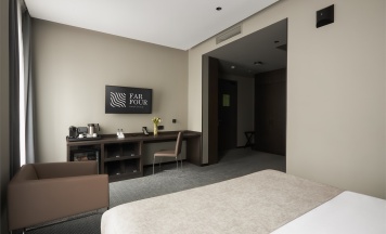 Джуниор Сюит с 1 двуспальной кроватью в Farfour Inn&Suite