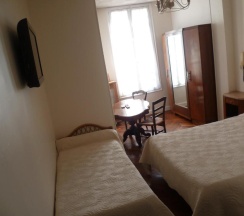Трёхместный номер Standard в Hôtel Castel Mistral