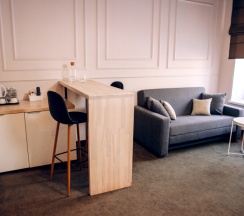 Люкс с балконом в SV ROOMS
