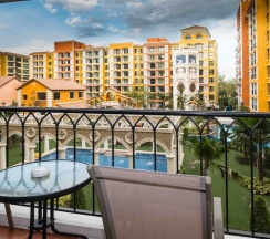 Семейный люкс с балконом в The Symphony Suites Pattaya