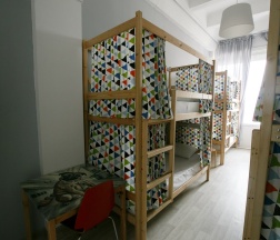 Верхнее место в 8-местном номере для Женщин №508 в Bla Bla Hostel
