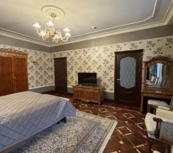 Коттедж с 3 комнатами с балконом и с видом на парк в Dipservice hall