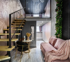 Двухуровневые апартаменты для троих гостей в Smart Hotel Kantemirovsky