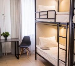 Кровать в 8-местном общем номере в Морозовский