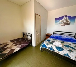 Трёхместный номер Стандарт с балконом в Морские истории