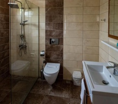 Вилла с 4 комнатами с балконом в Guzel Evler Family Resort