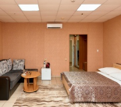 Номер полулюкс улучшенный с 2 двуспальными кроватями в Пантера