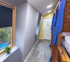 Кровать в общем номере в Море