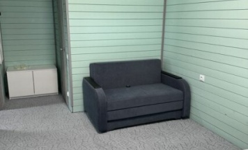 Семейный номер с двуспальной кроватью и односпальным диваном в Легенда