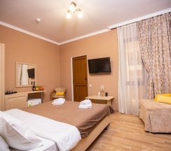 Стандарт 3-местный с двуспальной кроватью и балконом в Джульетта