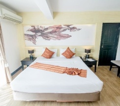 Двухместный номер Resort Wing A Superior двуспальная кровать в Seabreeze Jomtien Resort