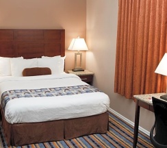 Номер Standard в Ramada Limited Vancouver Downtown