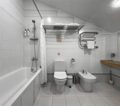 Улучшенный двухместный номер (без окна) в Маросейка 2/15