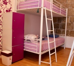 Кровать в общем номере в Hostel Wonderful World
