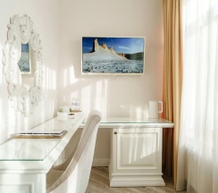 Двухместный номер Provence Standard №10 c 1 комнатой с красивым видом из окна двуспальная кровать в Лель