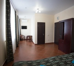 Номер стандарт семейный с 1 двуспальной кроватью в Курилотрансавто